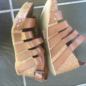 New Wedge leather sandals